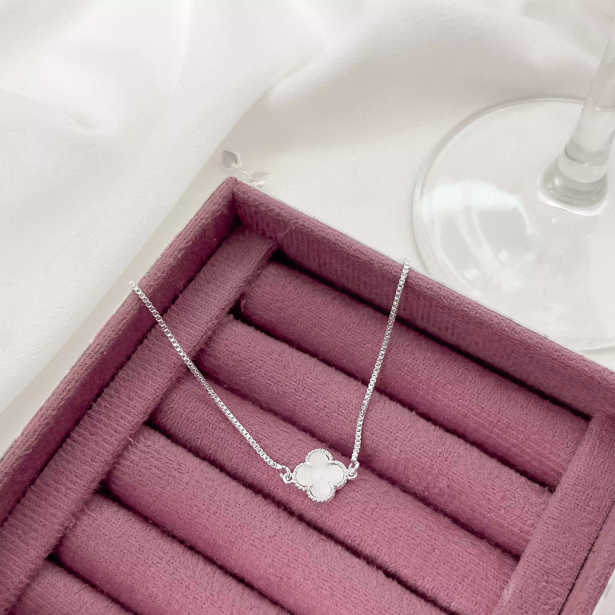 Pulseira Trevo Madrepérola